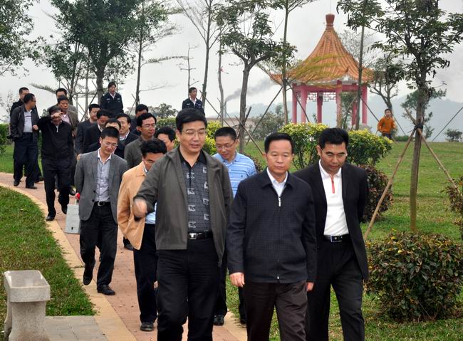 刘嘉文副市长率调研组到华发集团对口帮扶山美村检查双到工作